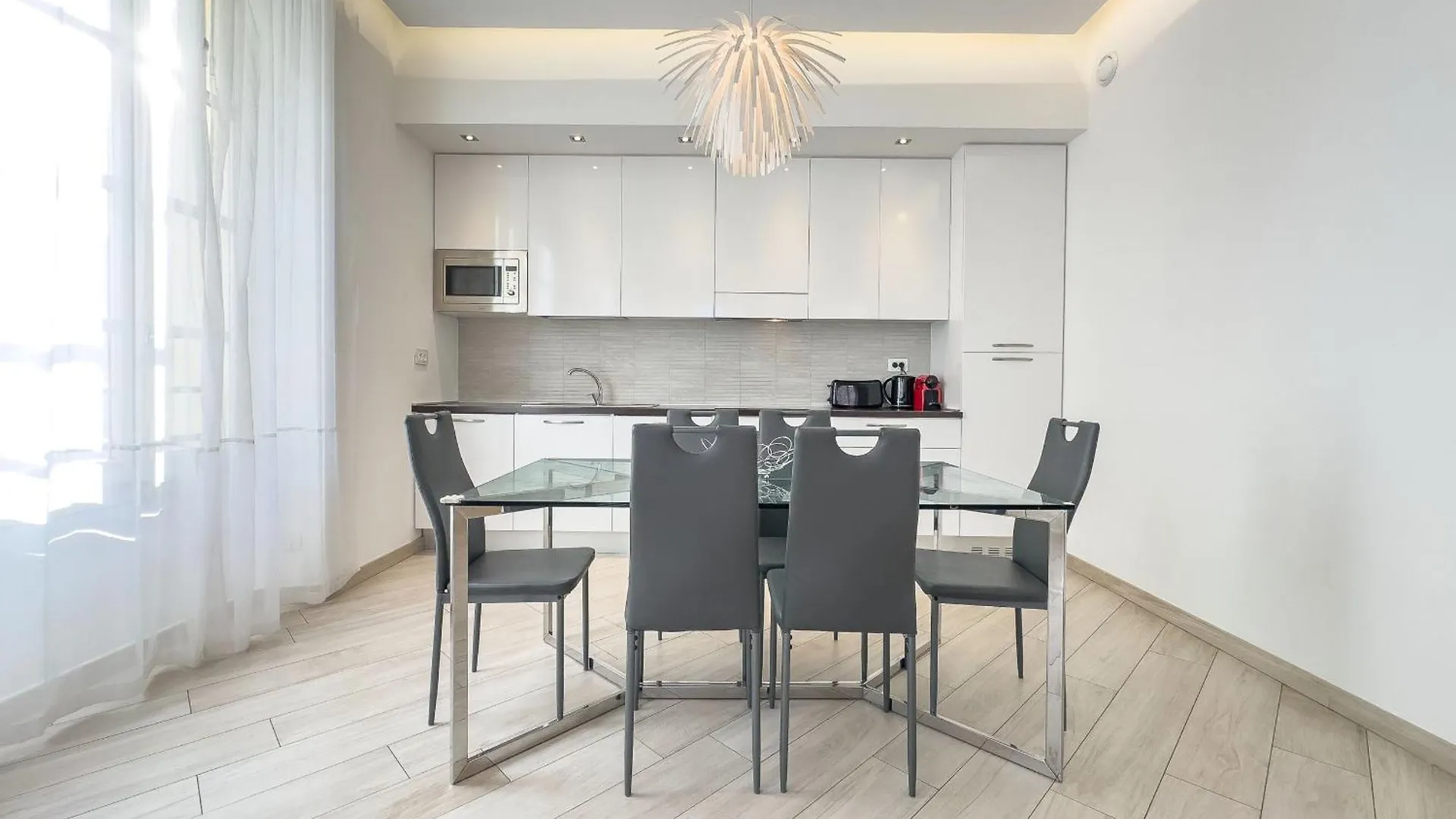 Tony Allard By Winsome Destination 2A Cannes Apartment